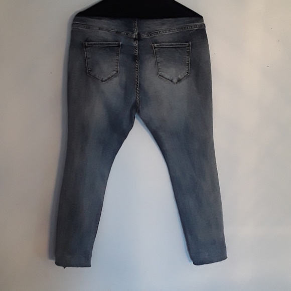 Maternity Jeans - Picture 5 of 8